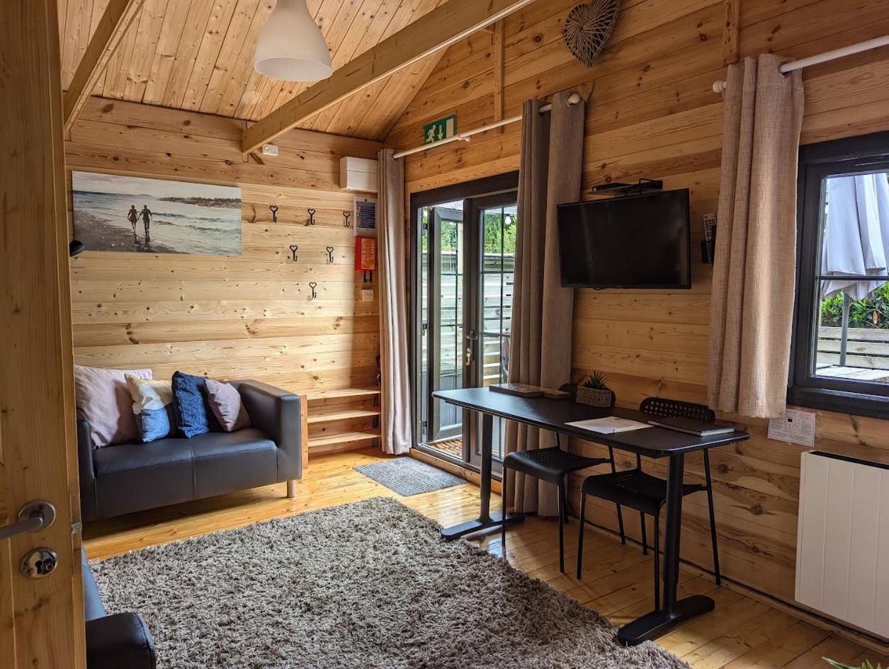'Monktonmead Lodge' In Secluded Setting, With Private Indoor Pool. Ryde  Extérieur photo